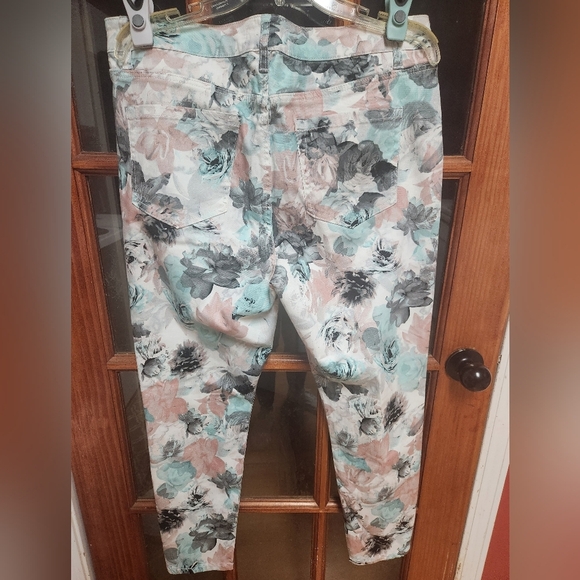 Lane Bryant Gray and White Skinny Jeans with Floral Design - Picture 2 of 5